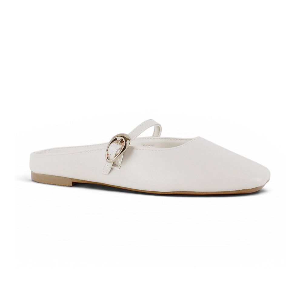 Vista diagonal de balerina beige tipo mule con pulsera ajustable en el empeine de piso y punta semicuadrada para dama 