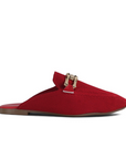 Vista lateral de flats tipo mules rojos para dama con herraje metálico y punta semi cuadrada  