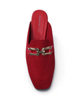 Vista superior de flats tipo mules rojos con punta semi cuadrada y herraje metálico para dama 