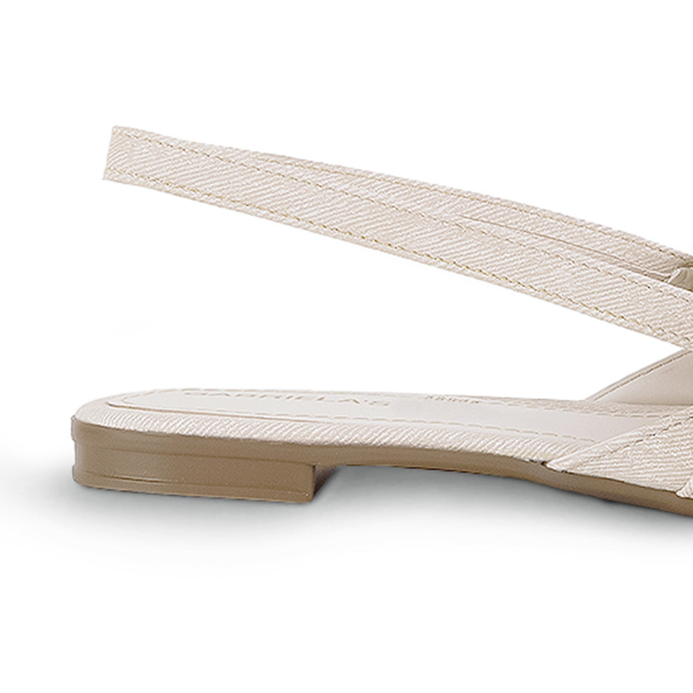 Vista trasera de flats beige de piso para dama con pulsera ajustable, punta fina y moño en el empeine 