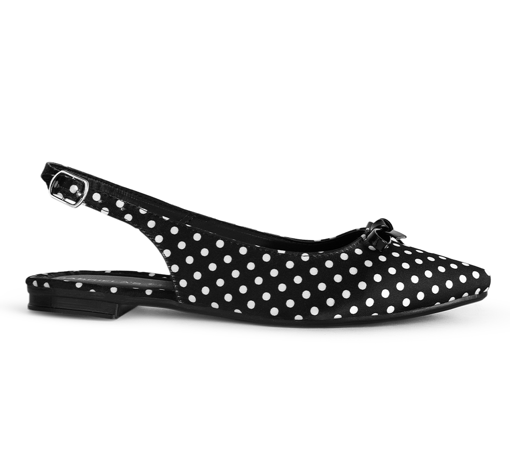 Vista lateral de flats negro para dama con pulsera ajustable,moño decorativo en punta fina de piso 
