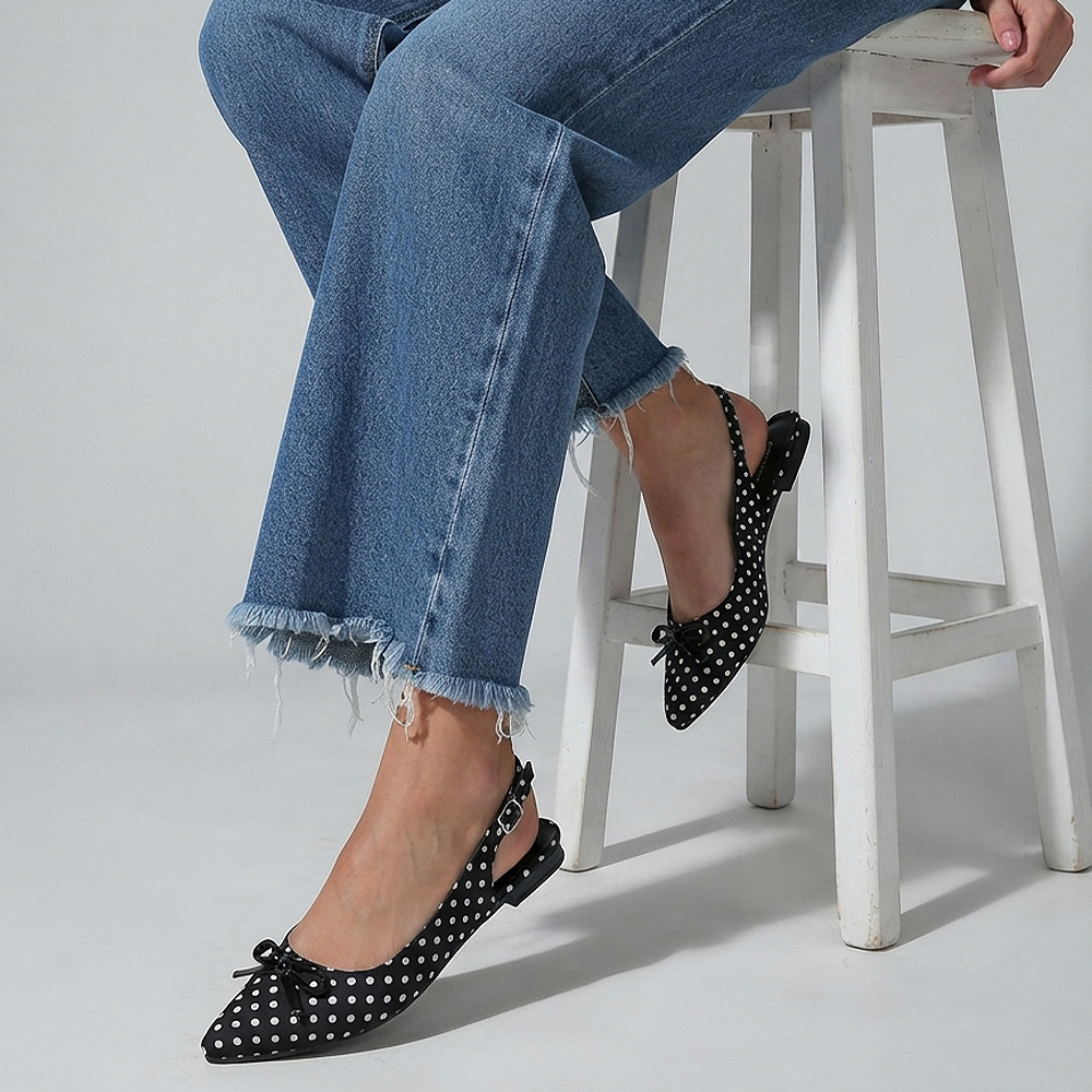 Flats negros con lunares blancos de punta fina, moño decorativo y pulsera ajustable para dama 
