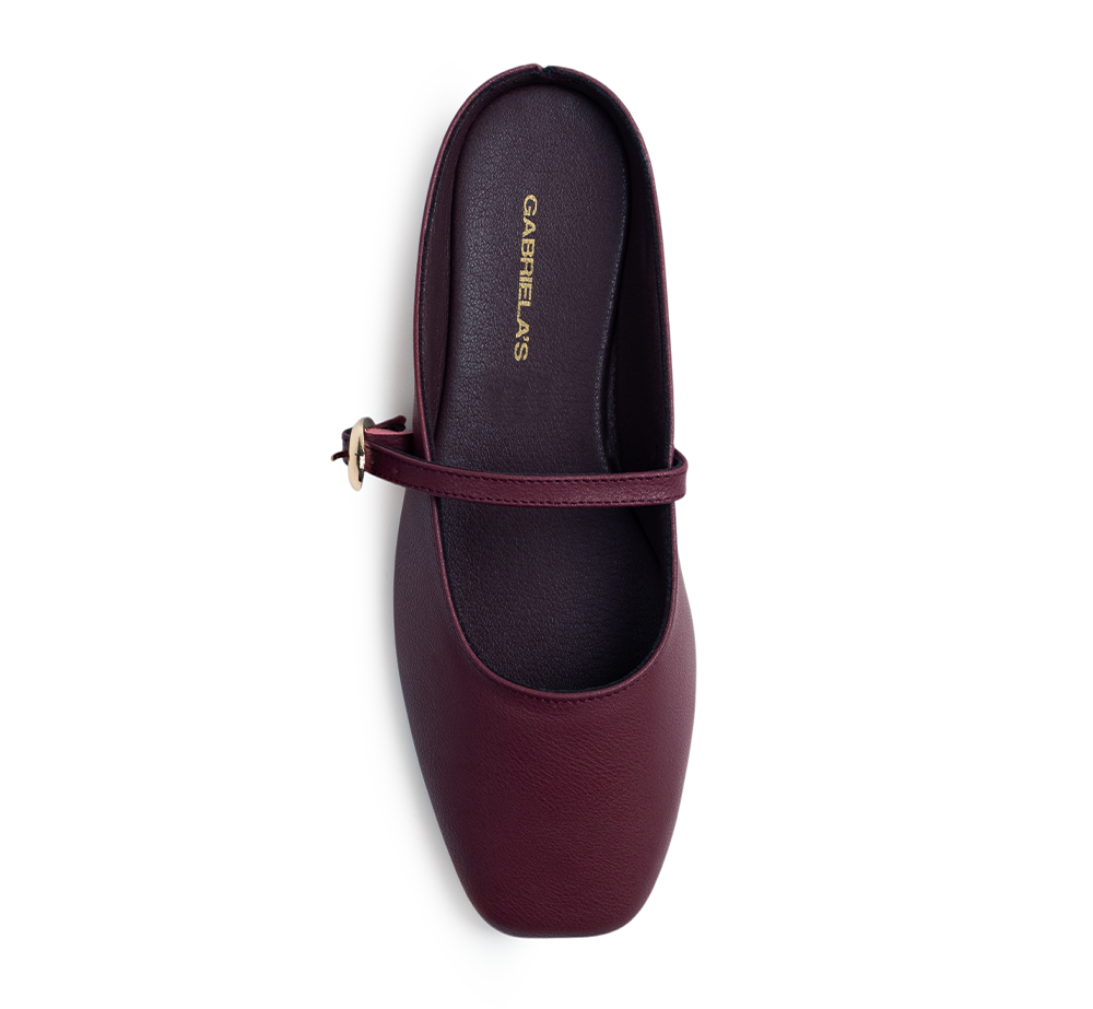 Vista superior de balerina vino tipo mule para dama de piso con punta semicuadrada y pulsera ajustable al empeine