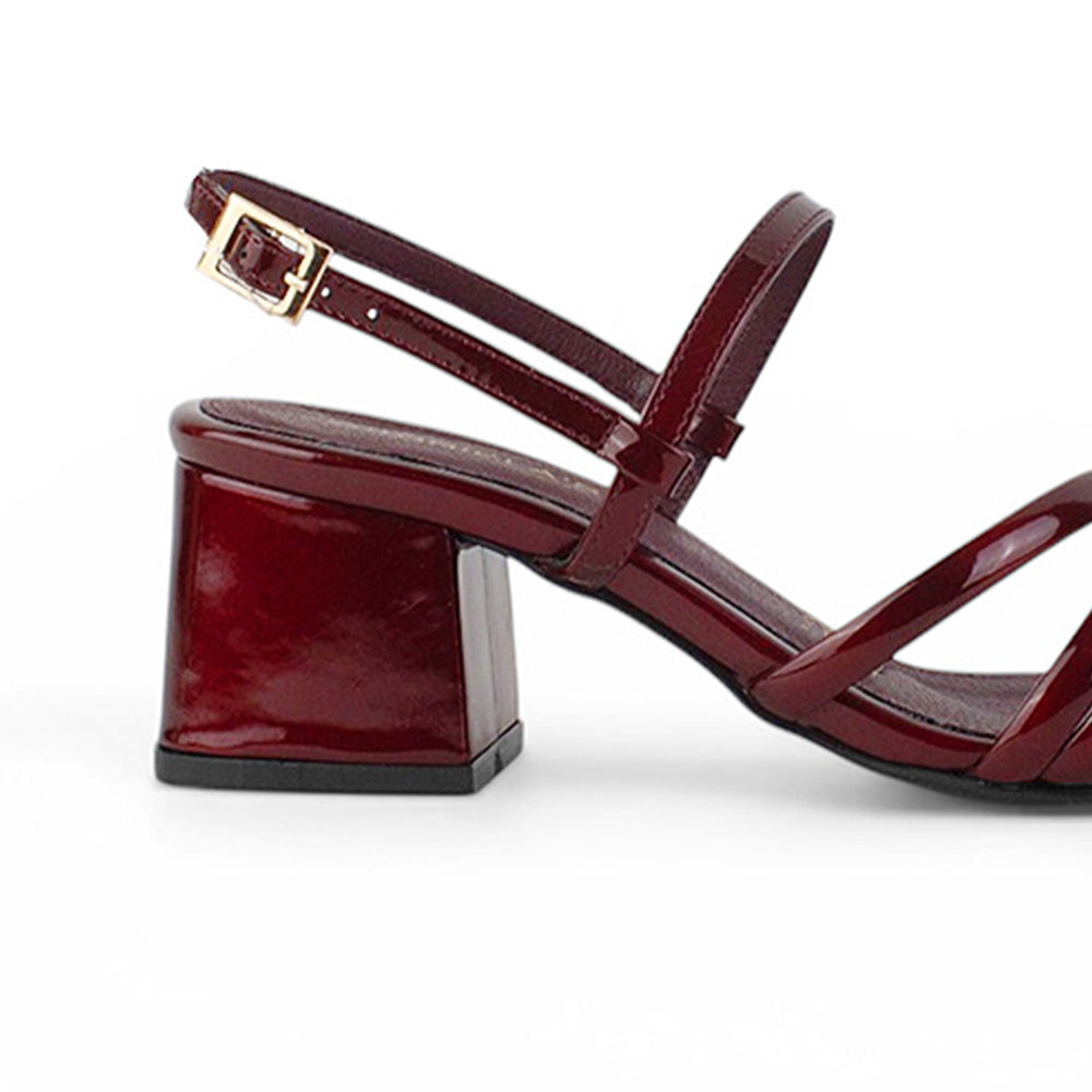 Vista trasera de tacón bloque bajo de 6cm en zapatilla vino para mujer de diseño descubierto con pulsera ajustable tiras delgadas y punta cuadrada