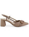 Vista lateral en la zapatilla café con punta fina para dama y tacón medio 7cm de pulsera ajustable 