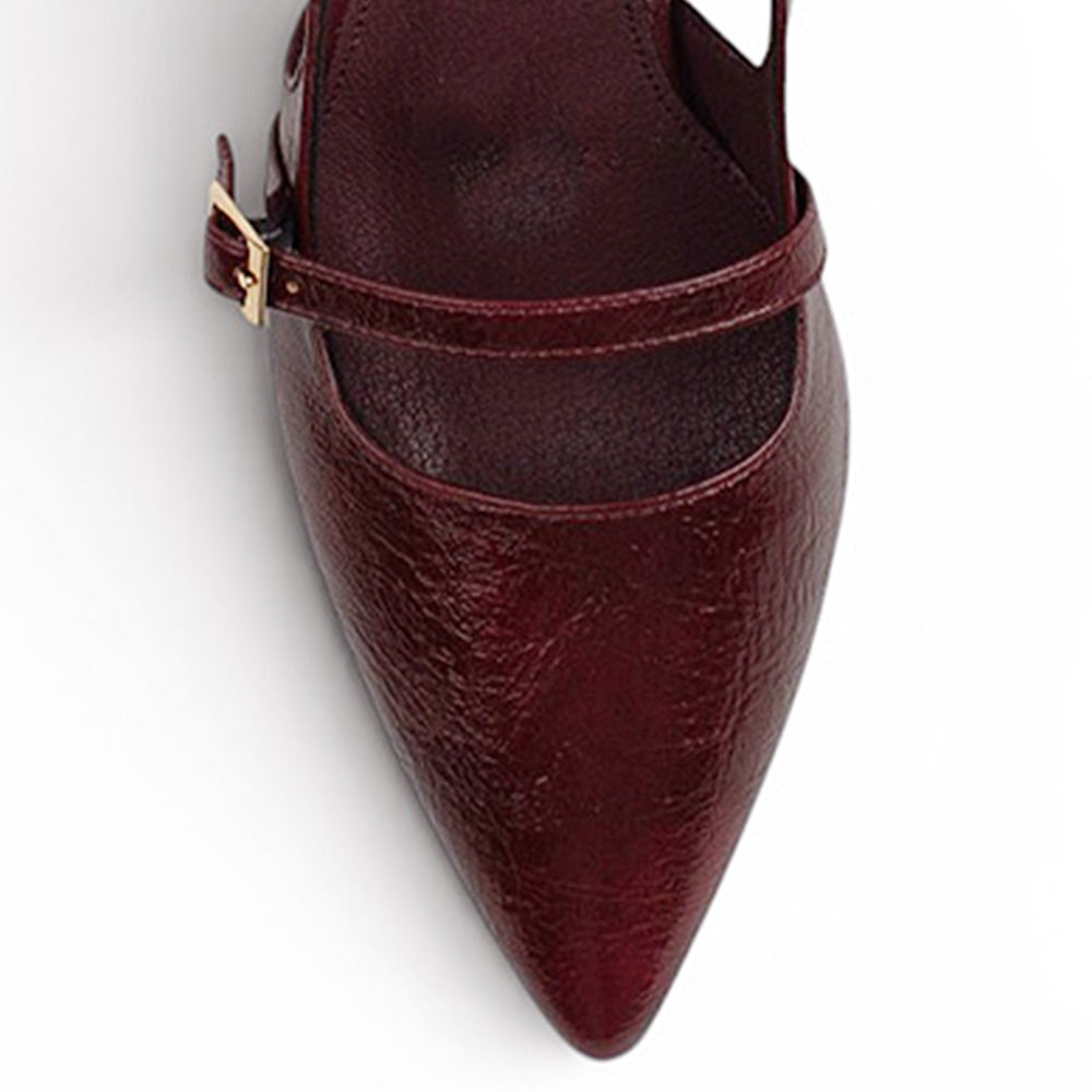 Vista de material sintético en zapatilla vino destalonada para mujer con punta fina correas ajustables y tacón bajo cuadrado de 4cm