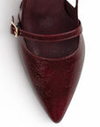 Vista de material sintético en zapatilla vino destalonada para mujer con punta fina correas ajustables y tacón bajo cuadrado de 4cm