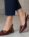 Zapatillas vino destalonadas para mujer de punta fina cerrada con adorno de hebilla y tacón bajo de 4cm
