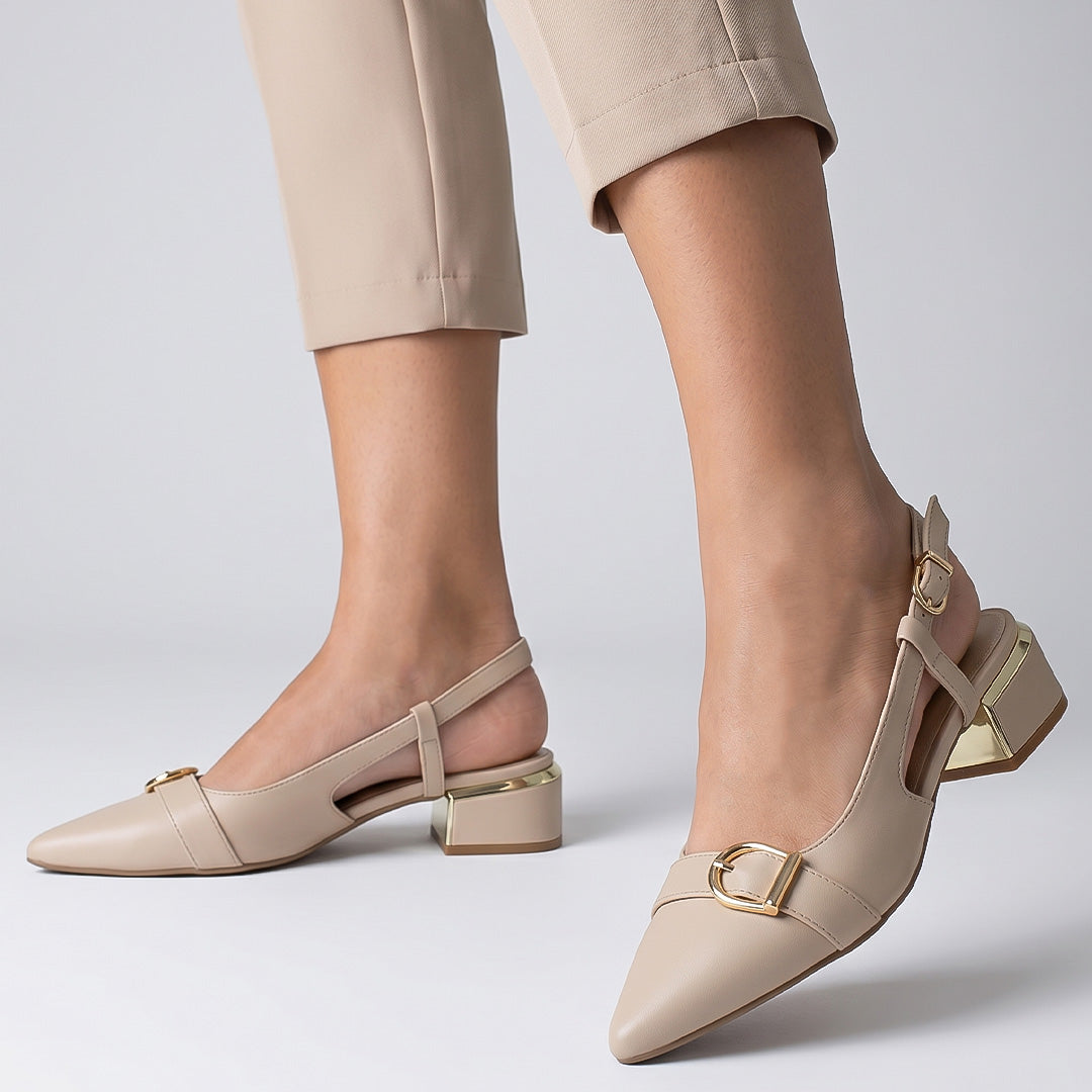 Zapatillas beige destalonadas para mujer de punta fina cerrada con adorno de hebilla y tacón bajo de 4cm