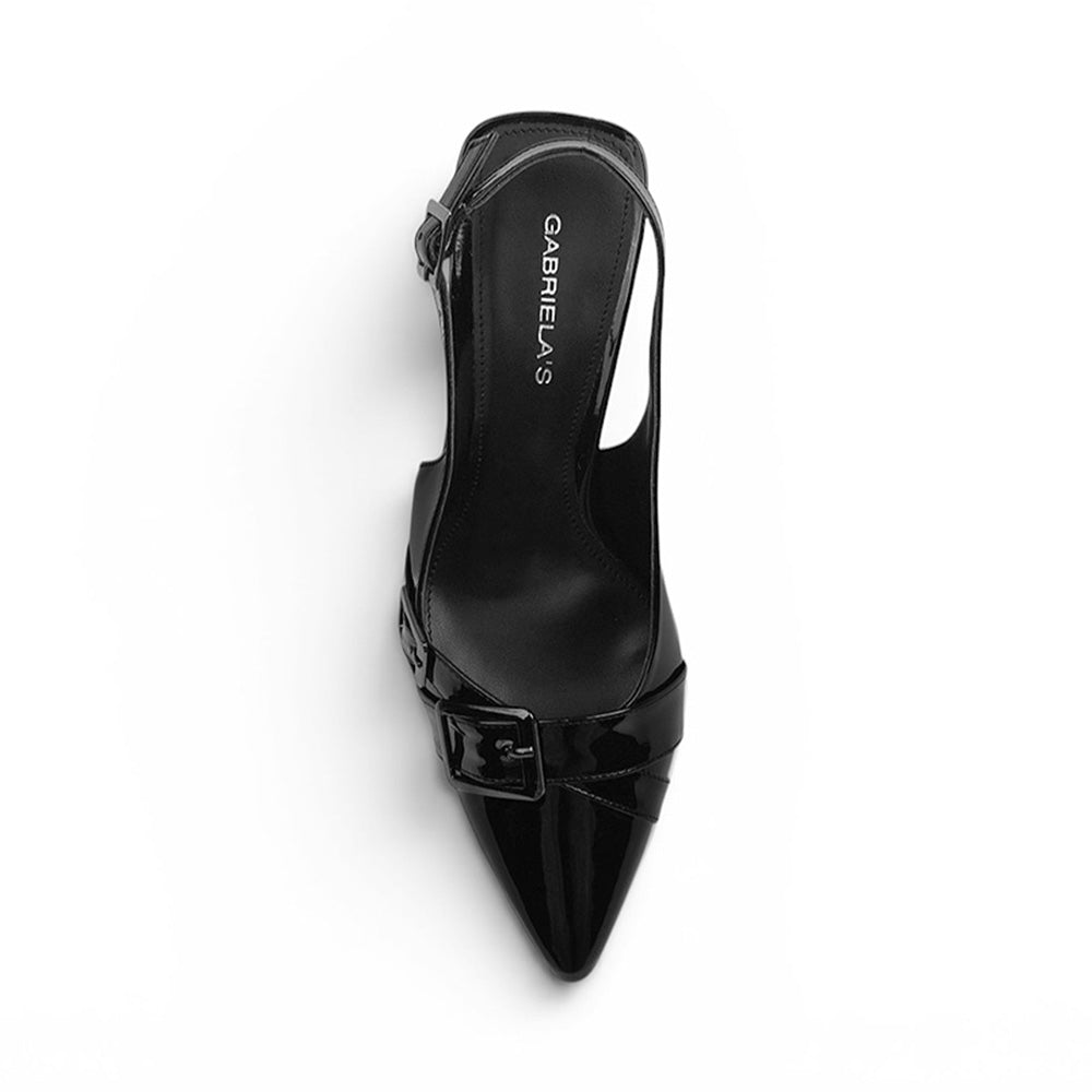 Vista superior de zapatilla negra con punta fina, herrajes metálicos, pulsera ajustable y tacón medio 7cm 