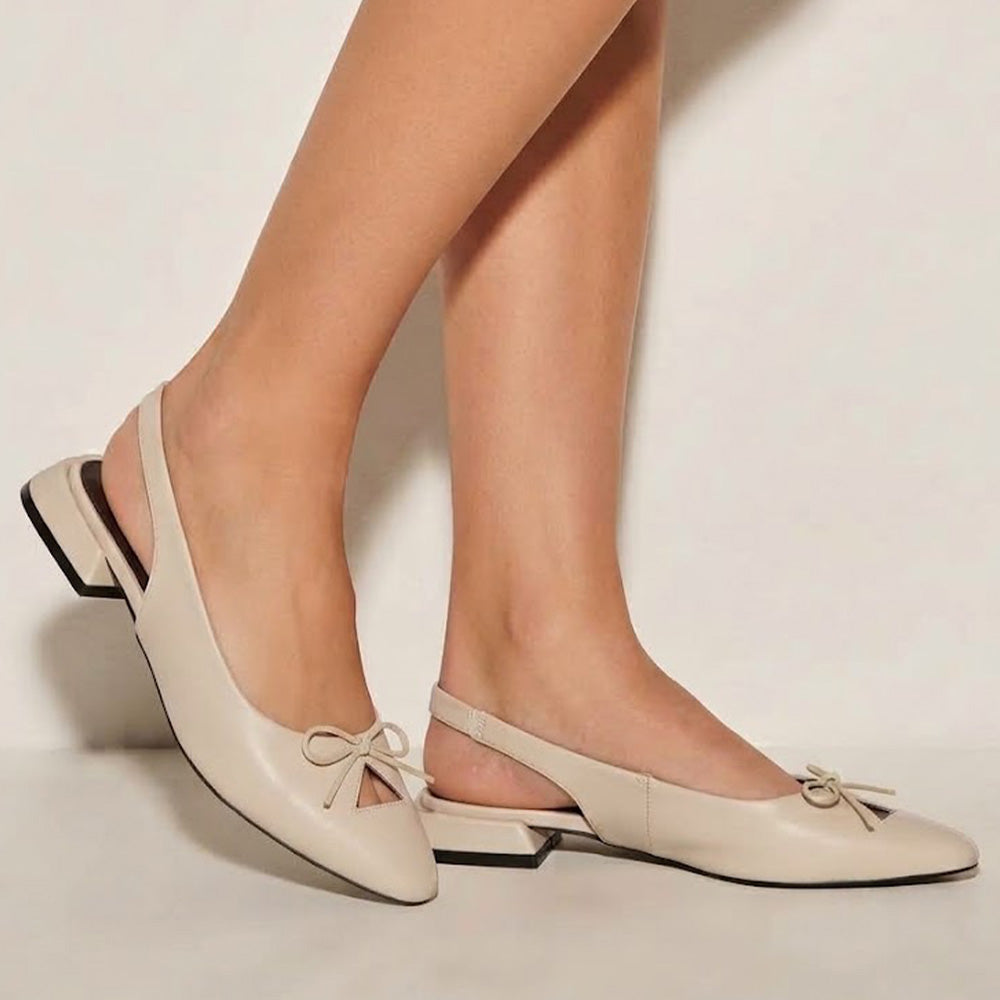 Zapatillas beige con punta fina, moño decorativo en el empeine y altura 2cm 