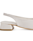 Vista trasera del tacón bajo 4cm en la zapatilla beige para dama de talón descubierto 