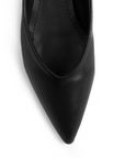 Vista del detalle en punta fina de la zapatilla beige para dama con tacón bajo 4cm 