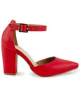 Vista lateral de zapatilla roja para mujer con pulsera ajustable y tacón bloque de 8cm