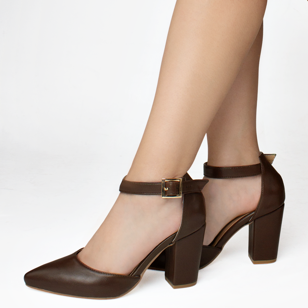 Zapatillas cafés para mujer con tacón bloque de 8cm y punta cerrada fina 