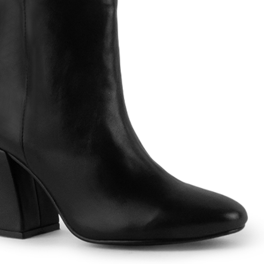 Bota Negro Alta Tacon Grueso Punta Redondeada Diseño Liso 4220048