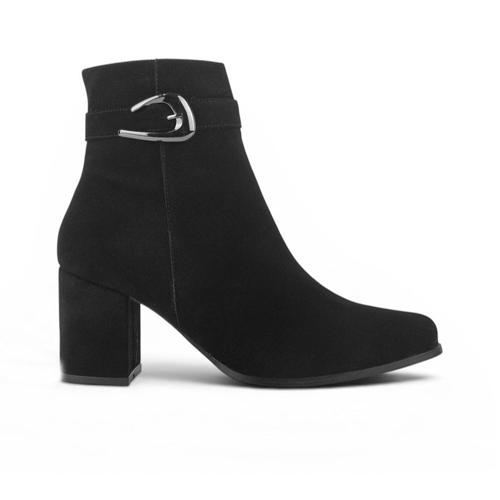 vista lateral de las botas para dama color negro con tacón medio 7cm 