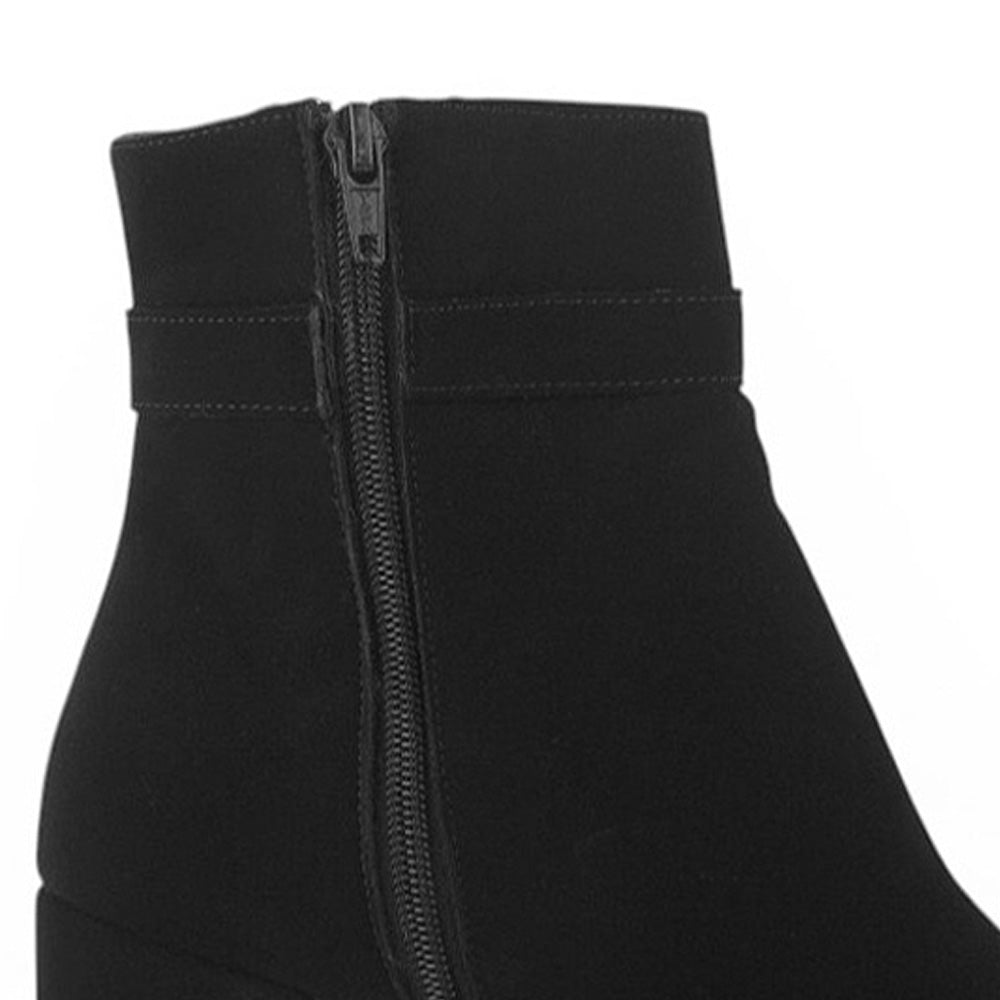 vista del detalle en cremallera de las botas negras para dama con tacón 7cm