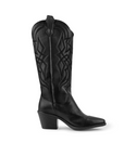 Vista superior de botas negras para mujer 