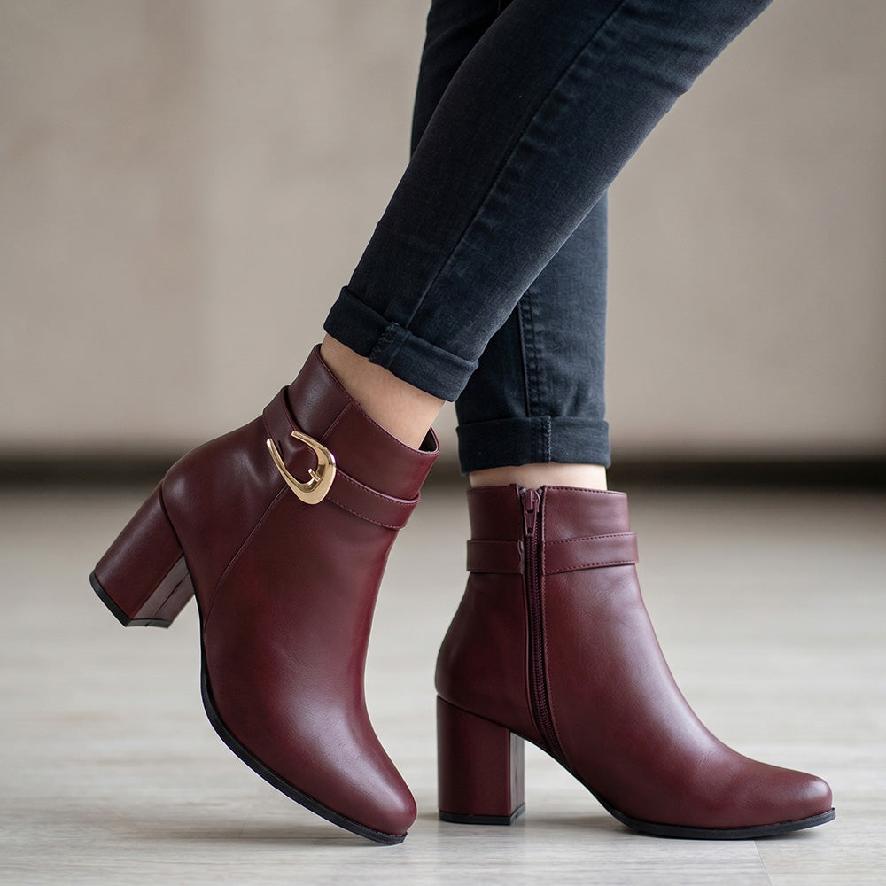 Botas vino cortas para dama con tacón medio de 7cm y hebilla oro