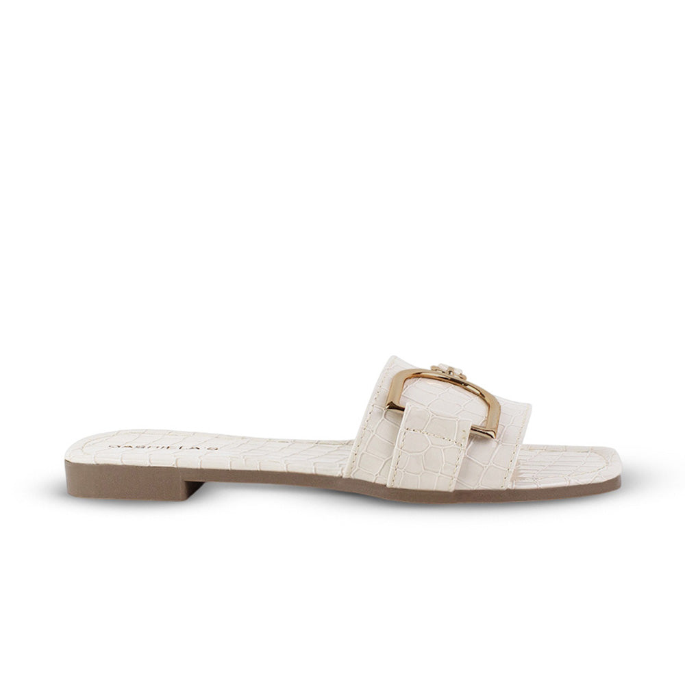vista lateral de sandalias beige para dama de piso