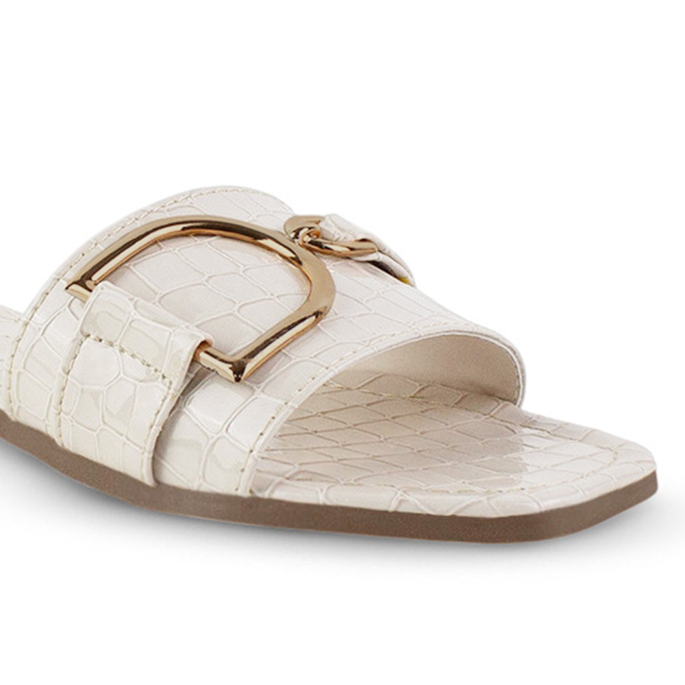 detalle del material sintético en las sandalias para dama de mujer 