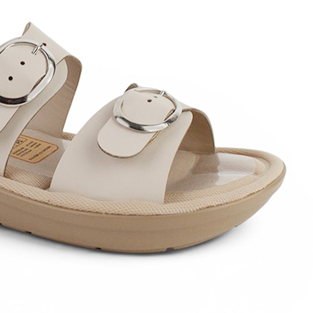 Detalle de material fresco en sandalia beige destalonada con aroma para mujer 