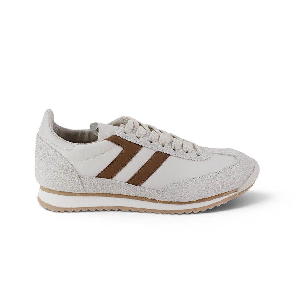 vista lateral de tenis color gris de mujer