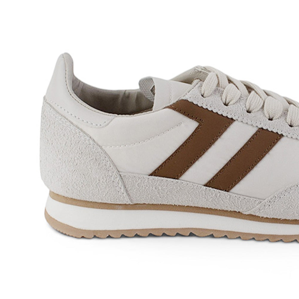 vista trasera de tenis color gris para mujer casuales