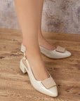 Zapatilla Beige Mujer Hebilla Destalonada Elegante Tacón Bajo Moda 4220046