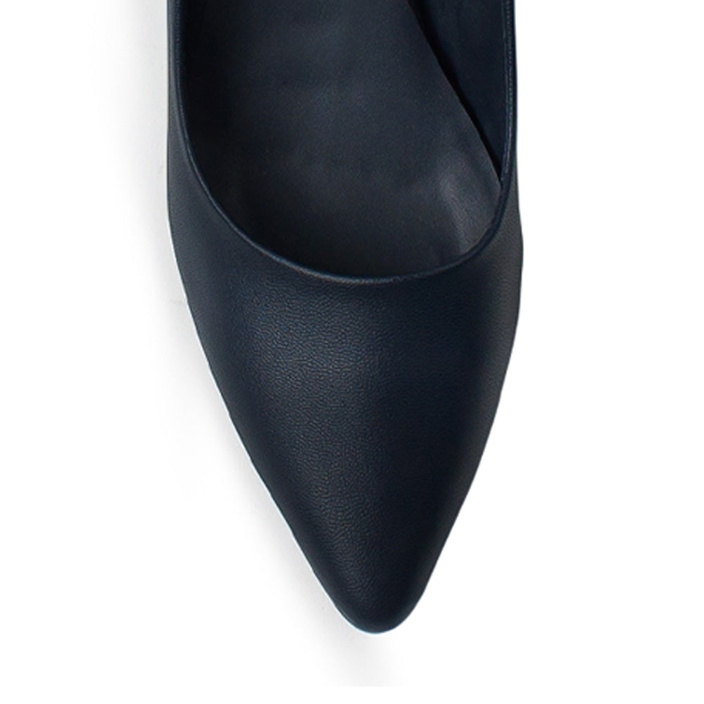 Vista de material cabra sintético en zapatilla azul marino tipo stiletto para mujer 
