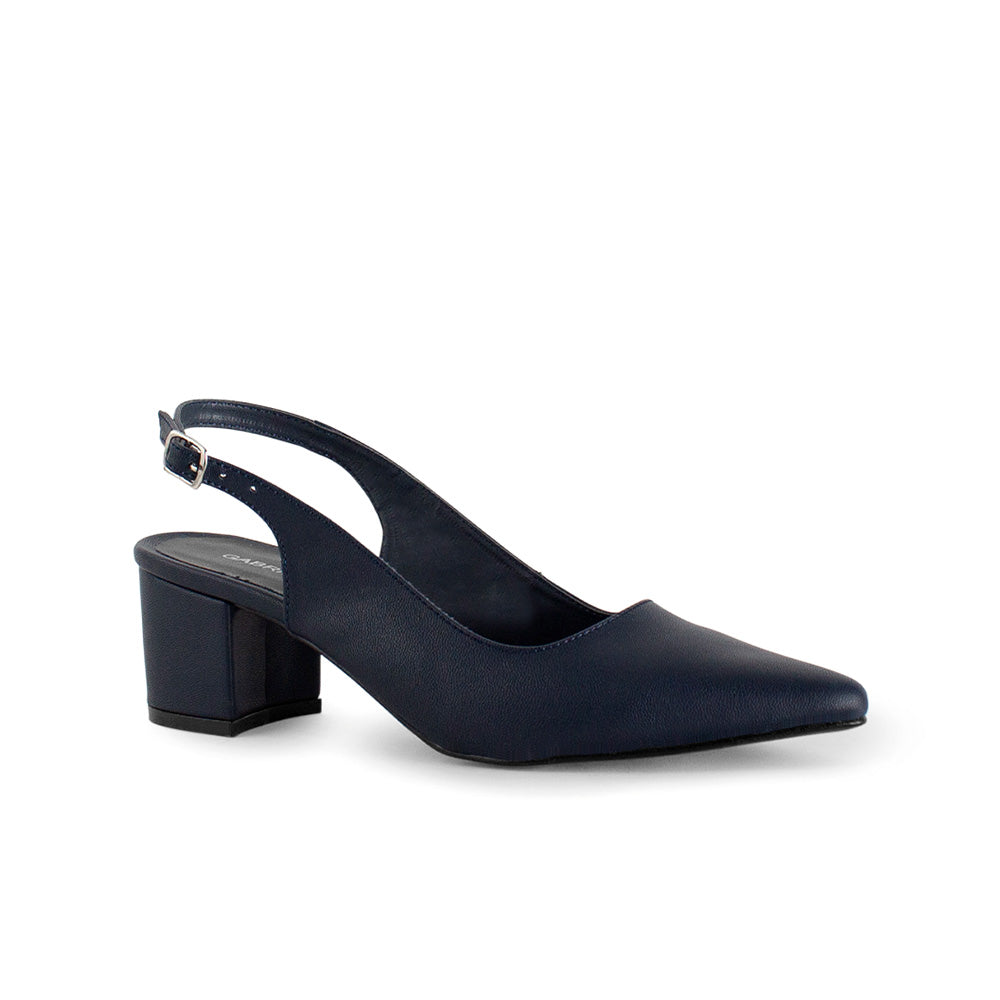 Vista diagonal de zapatilla azul marino puntal destalonada de tacón 6cm