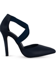 Vista lateral de zapatilla azul marino con tacon delgado para mujer