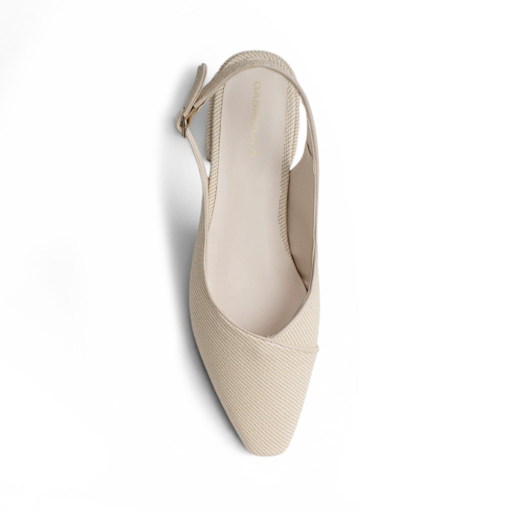 vista superior de zapatillas beige para dama con terminación en punta para dama con tacón bajo 