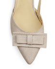 Vista de material sintético en zapatilla para mujer con moño color beige