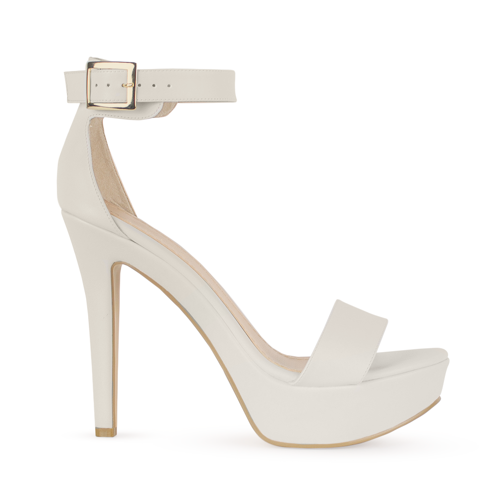 Vista lateral de zapatilla color beige para mujer con tacon alto