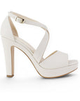 detalle lateral de zapatillas beige con plataforma para mujer