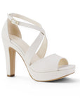 detalle en diagonal de zapatillas beige para mujer con tacon alto