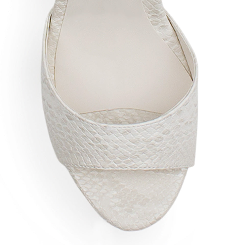 Vista de material sintético en zapatilla beige con pulsera y tacón 13cm para mujer