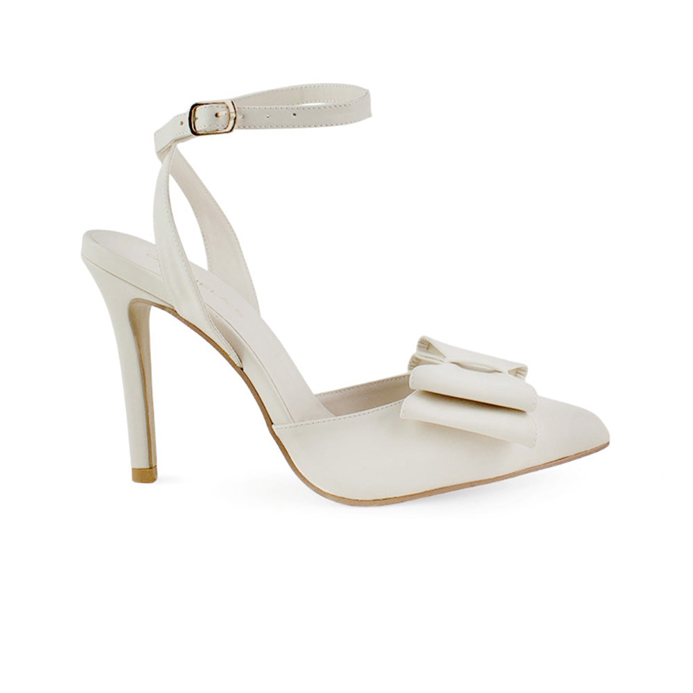Vista lateral de zapatilla beige para mujer con tacon delgado alto 11cm con moño 