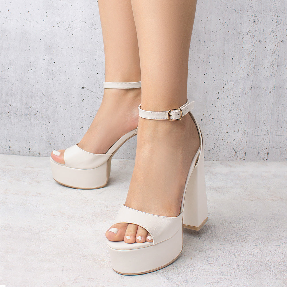 Zapatillas beige para mujer con pulsera y tacón alto 13cm