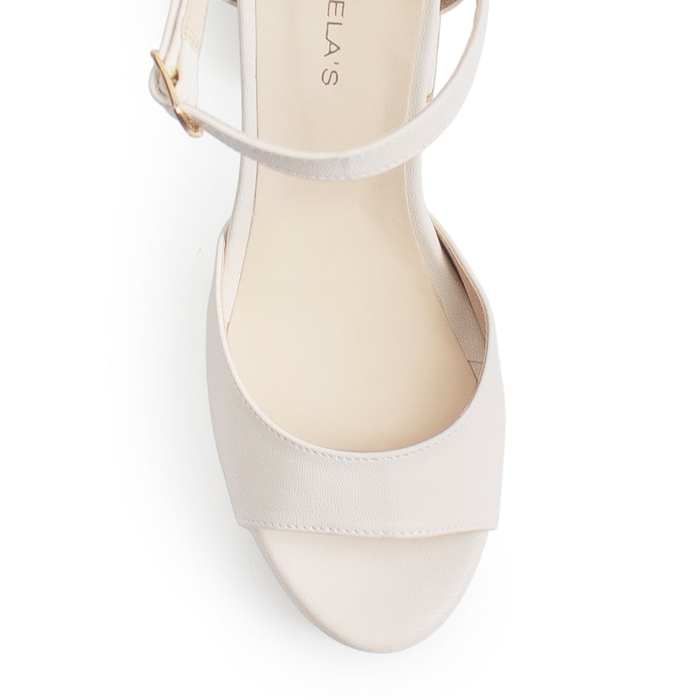 Vista de material cabra sintético en zapatilla beige con pulsera y tacón 13cm para mujer