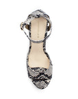 Vista superior de zapatilla con pulsera y tacón 13cm en color beige con negro