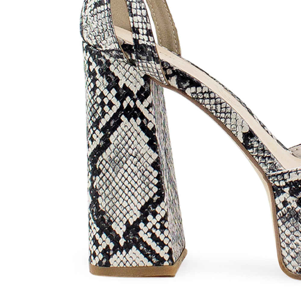 Vista trasera de tacón alto 13cm en zapatilla beige con negro para mujer 