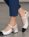 zapatillas beige con negro pulsera y tacón cuadrado de mujer