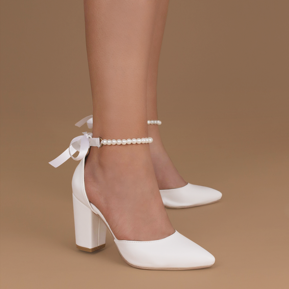 Zapatillas blancas puntales con perlas para mujer