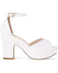 Vista lateral de zapatilla para mujer en color blanco con pulsera y tacón ancho de 10cm