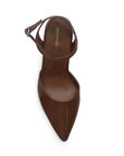 Vista superior de zapatilla café con pulsera para mujer puntal