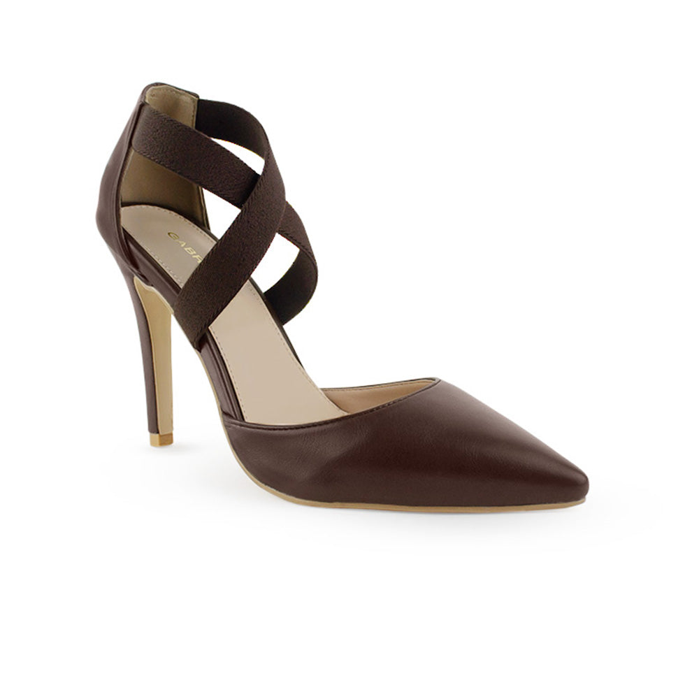 vista diagonal de zapatilla cafe puntal para mujer