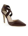 vista diagonal de zapatilla cafe puntal para mujer